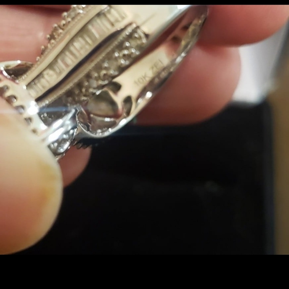 Amazing♥️ 10k gold diamond wedding ring - Picture 10 of 16